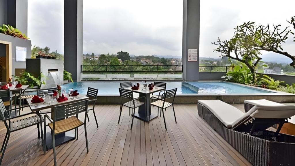 Travello Hotel בנדונג מראה חיצוני תמונה