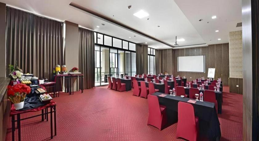 Travello Hotel בנדונג מראה חיצוני תמונה