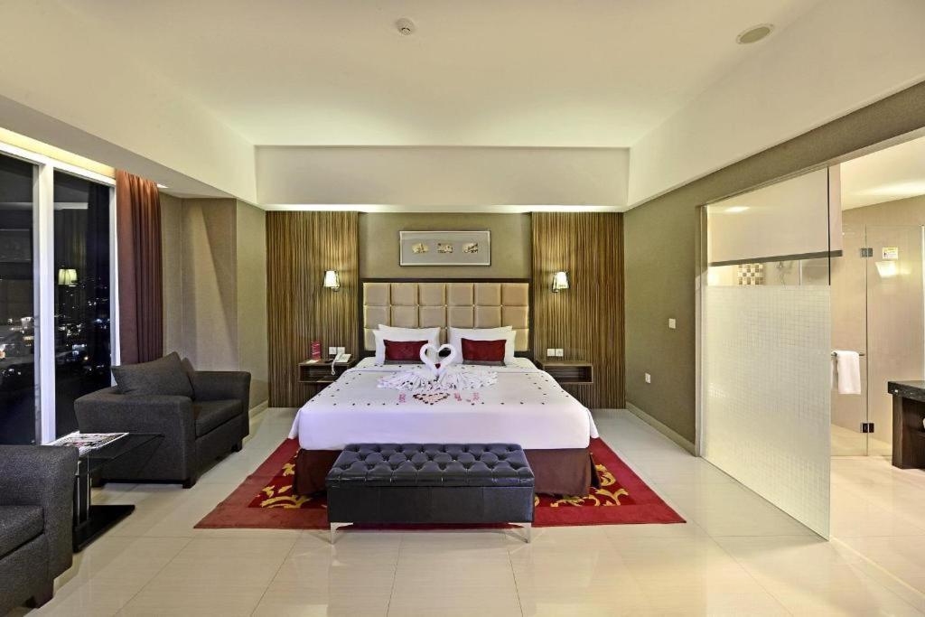 Travello Hotel בנדונג מראה חיצוני תמונה
